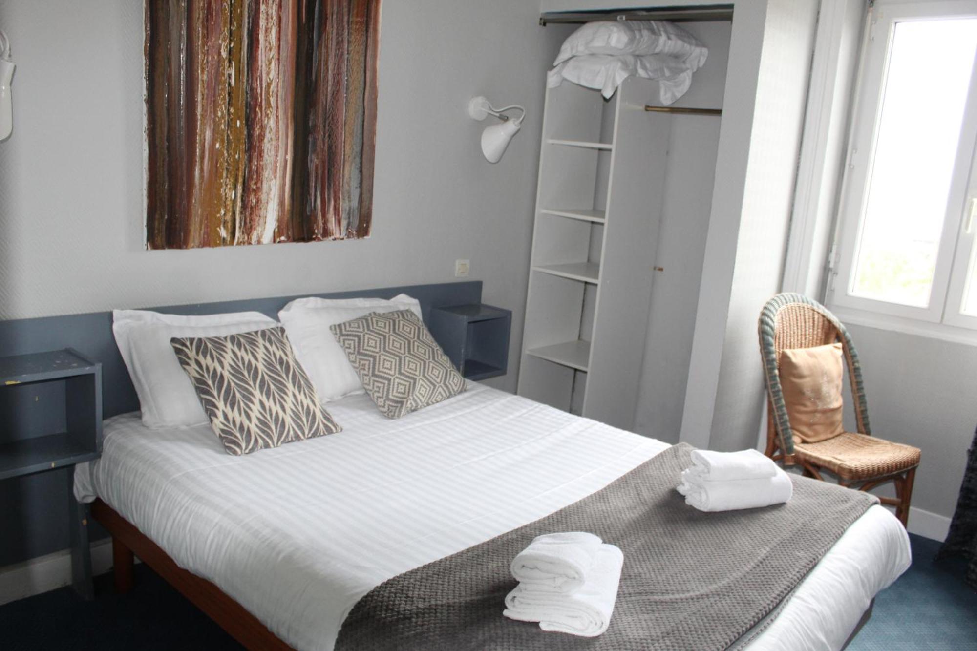 Hotel Des Pins Жулувил-ле-Пен Стая снимка